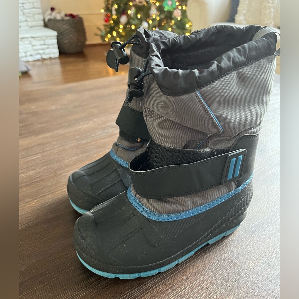 Kids Brody winter boots cat and Jack size 1- EUC